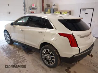 2019 Cadillac XT5 Luxury AWD z VIN 1GYKNDRS3KZ149162, wystawiony jako IAAI lot #42050088 z przebiegiem 109 364 mil mil oraz . Historia ofert i sprzedaży dostępna na DreamBid. Obrazek 3.