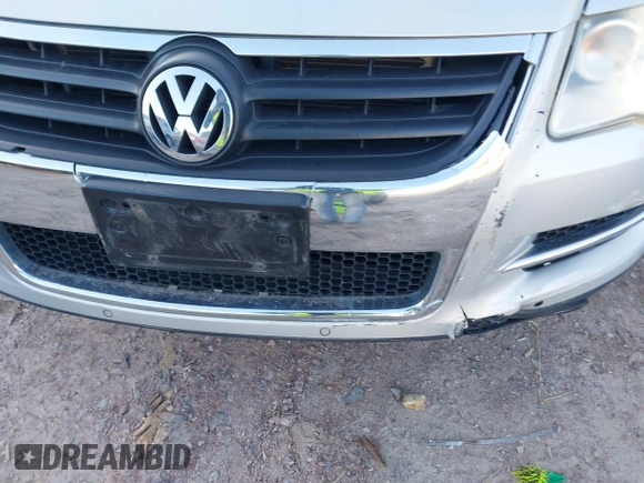 2008 Volkswagen Touareg V6 z VIN WVGBE77LX8D027323, wystawiony jako IAAI lot #41240460 z przebiegiem 140 330 mil mil oraz . Historia ofert i sprzedaży dostępna na DreamBid. Obrazek 12.