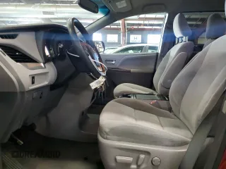 2017 Toyota Sienna LE Auto Access Seat with VIN 5TDKZ3DC0HS837182, listed as a Copart auction lot 88671015 with 415,159 mi miles and Clean Title. Bid and sale history available at carsss.com. Image 7.