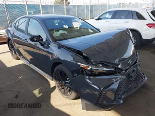 2025 Toyota Camry LE z VIN 4T1DAACK3SU068088, wystawiony jako IAAI lot #42134582 z przebiegiem 1 389 mil mil oraz . Historia ofert i sprzedaży dostępna na DreamBid. Obrazek 1.