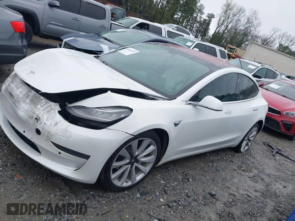 2018 Tesla Model 3 Long Range Battery z VIN 5YJ3E1EB8JF135728, wystawiony jako IAAI lot #41863870 z przebiegiem 124 053 mil mil oraz . Historia ofert i sprzedaży dostępna na DreamBid. Obrazek 14.