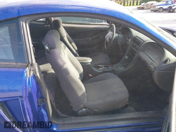 2002 Ford Mustang Standard z VIN 1FAFP40422F210590, wystawiony jako IAAI lot #40721980 z przebiegiem 151 316 mil mil oraz . Historia ofert i sprzedaży dostępna na DreamBid. Obrazek 5.