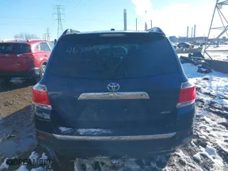 2011 Toyota Highlander with VIN 5TDBK3EH3BS080512, listed as a IAAI auction lot 41638857 with 251,903 mi miles. Bid and sale history available at carsss.com. Image 16.
