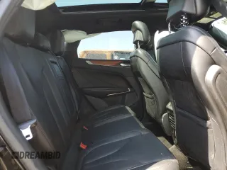 2017 Lincoln MKC Select z VIN 5LMCJ2C94HUL12397, wystawiony jako Copart lot #52174715 z przebiegiem 151 776 mil mil oraz Szkoda całkowita • Salvage title. Historia ofert i sprzedaży dostępna na DreamBid. Obrazek 11.