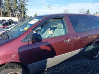 1999 Toyota Sienna CE with VIN 4T3ZF19C0XU151077, listed as a IAAI auction lot 41692028 with 1 mi miles. Bid and sale history available at carsss.com. Image 13.