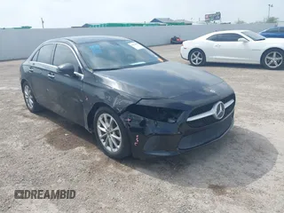2021 Mercedes-Benz A 220 z VIN W1K3G4EB5MJ285990, wystawiony jako IAAI lot #41924555 z przebiegiem 45 187 mil mil oraz . Historia ofert i sprzedaży dostępna na DreamBid. Obrazek 1.