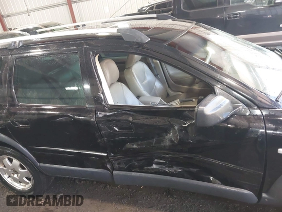 2006 Volvo XC70 with VIN YV4SZ592361243124, listed as a IAAI auction lot 41972200 with 186,720 mi miles. Bid and sale history available at carsss.com. Image 13.