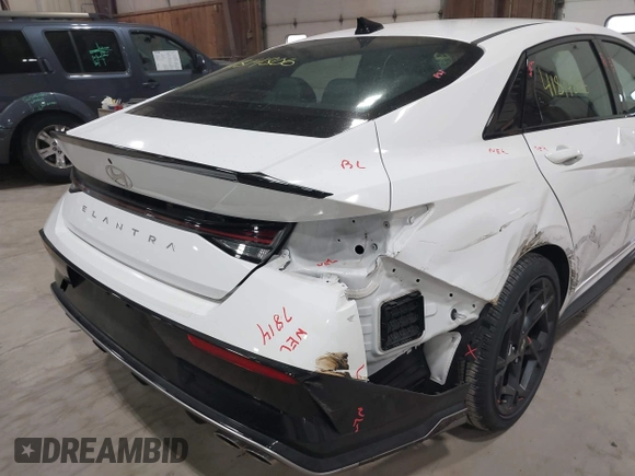 2025 Hyundai Elantra N Line z VIN KMHLR4DF6SU867998, wystawiony jako IAAI lot #41814806 z przebiegiem 4 892 mil mil oraz . Historia ofert i sprzedaży dostępna na DreamBid. Obrazek 20.