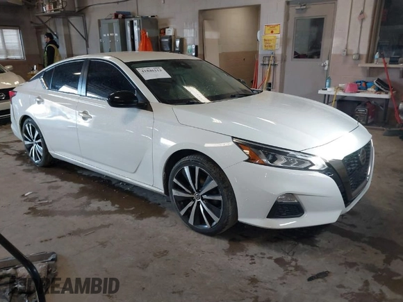 2020 Nissan Altima 2.5 SR with VIN 1N4BL4CV6LC230925, listed as a IAAI auction lot 41846113 with 130,447 mi miles. Bid and sale history available at carsss.com. Image 1.