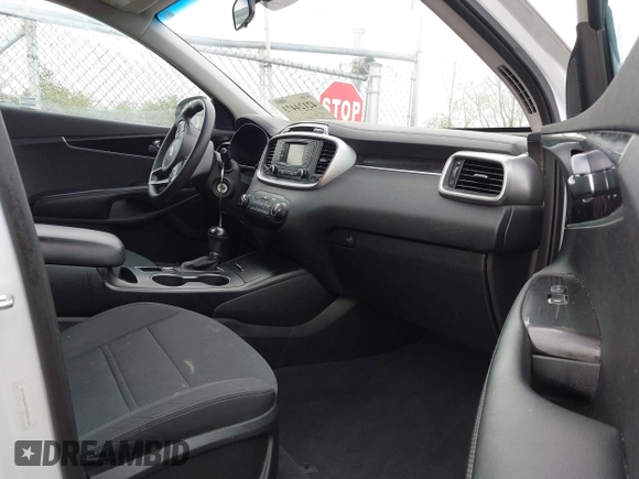 2017 Kia Sorento LX with VIN 5XYPGDA57HG230104, listed as a IAAI auction lot 42124473 with 79,959 mi miles and . Bid and sale history available at carsss.com. Image 5.