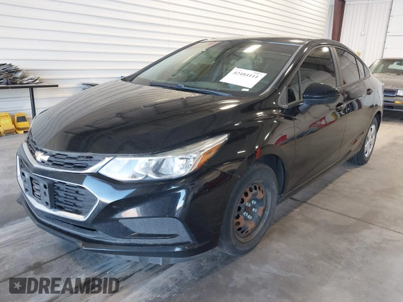 2017 Chevrolet Cruze LS z VIN 1G1BC5SM4H7270275, wystawiony jako IAAI lot #42484111 z przebiegiem 90 589 mil mil oraz . Historia ofert i sprzedaży dostępna na DreamBid. Obrazek 19.