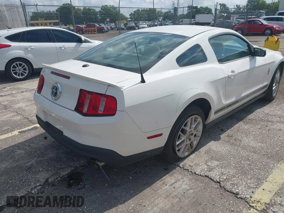 2012 Ford Mustang Premium z VIN 1ZVBP8AMXC5271916, wystawiony jako IAAI lot #42187185 z przebiegiem 103 379 mil mil oraz . Historia ofert i sprzedaży dostępna na DreamBid. Obrazek 4.
