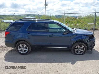 2017 Ford Explorer XLT z VIN 1FM5K8D82HGD51392, wystawiony jako IAAI lot #42224352 z przebiegiem 127 450 mil mil oraz . Historia ofert i sprzedaży dostępna na DreamBid. Obrazek 14.