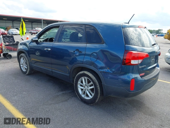 2014 Kia Sorento LX z VIN 5XYKT3A63EG509554, wystawiony jako IAAI lot #42278016 z przebiegiem 166 639 mil mil oraz . Historia ofert i sprzedaży dostępna na DreamBid. Obrazek 3.