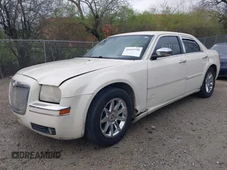 2005 Chrysler 300 with VIN 2C3JA63H25H686717, listed as a IAAI auction lot 41925750 with 230,196 mi miles. Bid and sale history available at carsss.com. Image 2.
