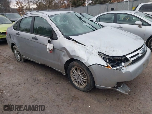 2009 Ford Focus SE z VIN 1FAHP35N89W154055, wystawiony jako IAAI lot #41680350 z przebiegiem 165 476 mil mil oraz . Historia ofert i sprzedaży dostępna na DreamBid. Obrazek 1.