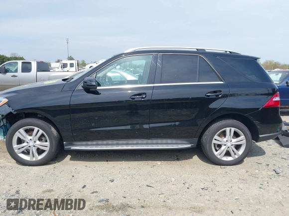 2013 Mercedes-Benz M 350 with VIN 4JGDA5HB8DA206132, listed as a IAAI auction lot 42015944 with 51,892 mi miles and . Bid and sale history available at carsss.com. Image 15.