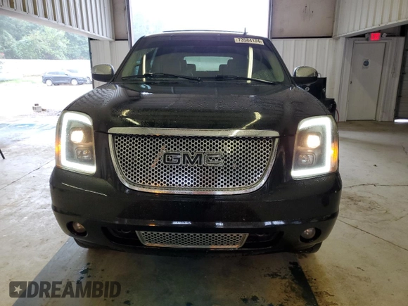 2008 GMC Yukon XL SLE w/3SA with VIN 1GKFC16068R147935, listed as a Copart auction lot 73584174 with 395,875 mi miles and Salvage Title. Bid and sale history available at carsss.com. Image 5.