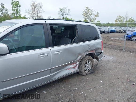 2010 Chrysler Town & Country Touring with VIN 2A4RR5D14AR271397, listed as a IAAI auction lot 42181231 with 200,547 mi miles and . Bid and sale history available at DreamBid. Image 6.