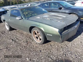 1987 Chevrolet Camaro z VIN 1G1FP21H9HN123969, wystawiony jako IAAI lot #42136912 z przebiegiem 97 026 mil mil oraz . Historia ofert i sprzedaży dostępna na DreamBid. Obrazek 1.