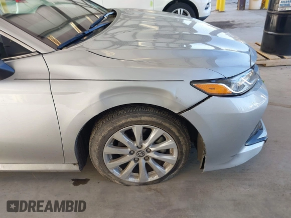 2020 Toyota Camry LE with VIN 4T1C11AKXLU381686, listed as a IAAI auction lot 42013767 with 32,603 mi miles. Bid and sale history available at carsss.com. Image 6.