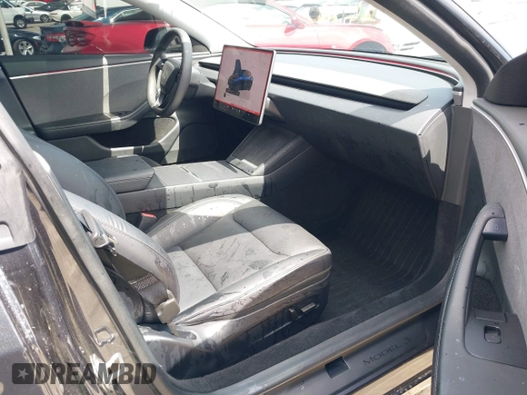 2024 Tesla Model 3 z VIN 5YJ3E1EA0RF782725, wystawiony jako IAAI lot #42248130 z przebiegiem 40 776 mil mil oraz . Historia ofert i sprzedaży dostępna na DreamBid. Obrazek 5.
