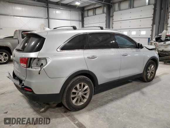 2017 Kia Sorento LX with VIN 5XYPG4A31HG211014, listed as a Copart auction lot 82358694 with 153,275 mi miles and Salvage Title. Bid and sale history available at carsss.com. Image 3.
