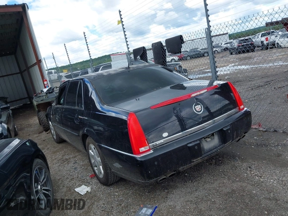 2008 Cadillac DTS 1SA z VIN 1G6KD57Y98U102801, wystawiony jako IAAI lot #42204185 z przebiegiem 152 990 mil mil oraz . Historia ofert i sprzedaży dostępna na DreamBid. Obrazek 16.