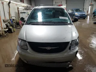 2001 Chrysler Town & Country LXi with VIN 2C8GP54L31R375236, listed as a Copart auction lot 85763534 with 193,013 mi miles and Salvage Title. Bid and sale history available at DreamBid. Image 5.