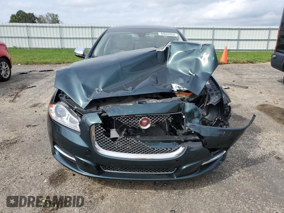 2014 Jaguar XJ Portfolio with VIN SAJWJ2GD4E8V70170, listed as a Copart auction lot 69662054 with 121,188 mi miles and Non repairable. Bid and sale history available at DreamBid. Image 5.