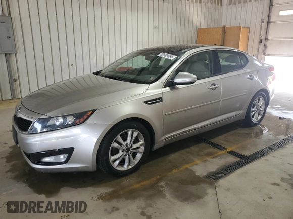 2011 Kia Optima EX z VIN KNAGN4A73B5168902, wystawiony jako Copart lot #59569365 z przebiegiem 160 297 mil mil oraz Szkoda całkowita • Salvage title. Historia ofert i sprzedaży dostępna na DreamBid. Obrazek 1.
