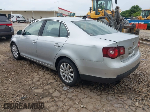 2008 Volkswagen Jetta SE z VIN 3VWRM71K38M043595, wystawiony jako IAAI lot #42169173 z przebiegiem 383 659 mil mil oraz . Historia ofert i sprzedaży dostępna na DreamBid. Obrazek 3.