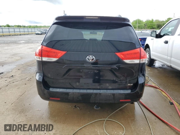 2012 Toyota Sienna XLE AAS z VIN 5TDYK3DC9CS271157, wystawiony jako Copart lot #55418065 z przebiegiem 172 988 mil mil oraz Nie do naprawy • Non repairable. Historia ofert i sprzedaży dostępna na DreamBid. Obrazek 6.