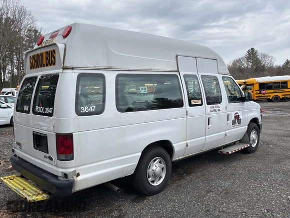 2014 Ford Econoline Cargo Commercial with VIN 1FTNS2EW1EDA21948, listed as a Copart auction lot 50900965 with 148,347 mi miles and Clean Title. Bid and sale history available at carsss.com. Image 4.