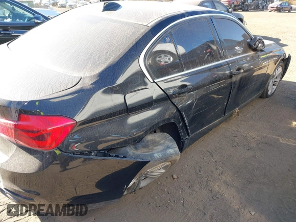 2018 BMW 3 Series 330i xDrive z VIN WBA8D9C51JEM33122, wystawiony jako IAAI lot #40811372 z przebiegiem 48 461 mil mil oraz . Historia ofert i sprzedaży dostępna na DreamBid. Obrazek 6.