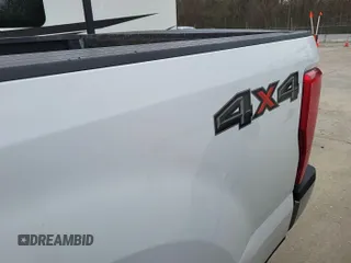 2017 Ford Super Duty F-250 SRW Lariat with VIN 1FT7W2BTXHED77952, listed as a IAAI auction lot 42143164 with 153,339 mi miles. Bid and sale history available at carsss.com. Image 1.