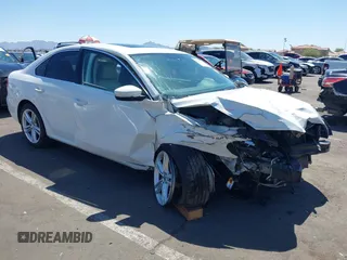 2014 Volkswagen Passat SE z VIN 1VWBN7A35EC100691, wystawiony jako IAAI lot #42345137 z przebiegiem 164 879 mil mil oraz . Historia ofert i sprzedaży dostępna na DreamBid. Obrazek 1.