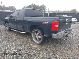 2007 Chevrolet Silverado 1500 LT w/1LT with VIN 2GCEC19C971650265, listed as a IAAI auction lot 41572601 with 240,251 mi miles. Bid and sale history available at carsss.com. Image 3.