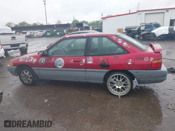 1995 Ford Escort z VIN 1FASP11J5SW107553, wystawiony jako IAAI lot #42202877 z przebiegiem 76 751 mil mil oraz . Historia ofert i sprzedaży dostępna na DreamBid. Obrazek 14.
