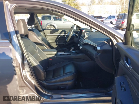 2019 Nissan Altima 2.5 Platinum with VIN 1N4BL4FW0KC229384, listed as a IAAI auction lot 41585970 with 112,087 mi miles. Bid and sale history available at carsss.com. Image 5.