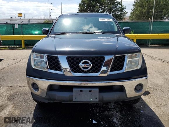 2007 Nissan Frontier SE z VIN 1N6AD09W47C447842, wystawiony jako Copart lot #62757575 z przebiegiem 113 926 mil mil oraz Czysty tytuł • Clean title. Historia ofert i sprzedaży dostępna na DreamBid. Obrazek 5.