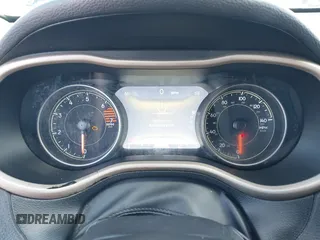 2017 Jeep Cherokee Limited z VIN 1C4PJMDB4HW518815, wystawiony jako IAAI lot #41798567 z przebiegiem 68 332 mil mil oraz . Historia ofert i sprzedaży dostępna na DreamBid. Obrazek 7.