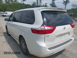 2019 Toyota Sienna XLE Auto Access Seat with VIN 5TDYZ3DC3KS970200, listed as a IAAI auction lot 42007928 with 64,023 mi miles. Bid and sale history available at carsss.com. Image 3.
