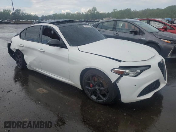 2021 Alfa Romeo Giulia Ti z VIN ZARFANBN1M7648754, wystawiony jako Copart lot #55331525 z przebiegiem Nie podano mil oraz Szkoda całkowita • Salvage title. Historia ofert i sprzedaży dostępna na DreamBid. Obrazek 4.