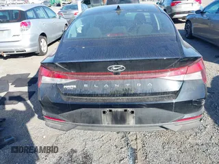 2023 Hyundai Elantra SEL z VIN KMHLM4AG6PU623478, wystawiony jako IAAI lot #40790315 z przebiegiem 14 654 mil mil oraz . Historia ofert i sprzedaży dostępna na DreamBid. Obrazek 17.