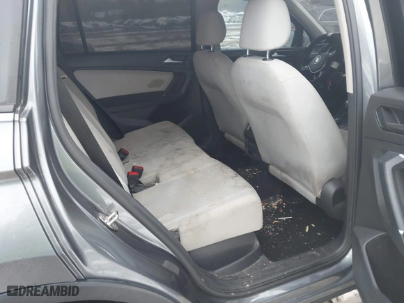 2018 Volkswagen Tiguan S with VIN 3VV0B7AX1JM143571, listed as a IAAI auction lot 41555436 with 72,545 mi miles. Bid and sale history available at carsss.com. Image 8.