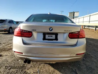 2013 BMW 3 Series 328i xDrive z VIN WBA3B5C57DF592525, wystawiony jako Copart lot #52164485 z przebiegiem 139 135 mil mil oraz Czysty tytuł • Clean title. Historia ofert i sprzedaży dostępna na DreamBid. Obrazek 6.