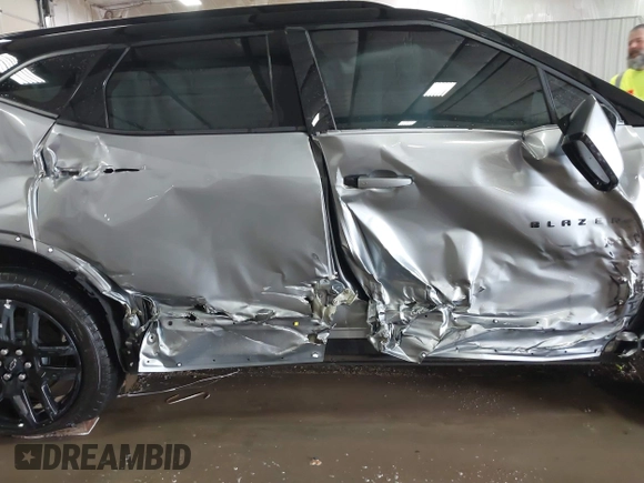 2024 Chevrolet Blazer RS с VIN 3GNKBERS5RS196244, выставлен на аукционе IAAI как лот 41549647 с пробегом 12 399 миль миль и . История ставок и продаж доступна на DreamBid. Изображение 6.