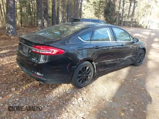 2017 Ford Fusion SE with VIN 3FA6P0HD4HR274977, listed as a IAAI auction lot 40722867 with 108,470 mi miles. Bid and sale history available at carsss.com. Image 4.
