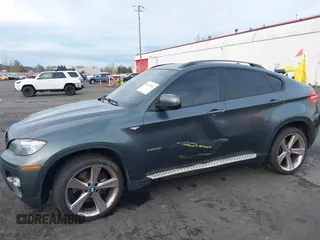 2009 BMW X6 z VIN 5UXFG83559LZ94179, wystawiony jako IAAI lot #41117261 z przebiegiem 108 997 mil mil oraz . Historia ofert i sprzedaży dostępna na DreamBid. Obrazek 6.